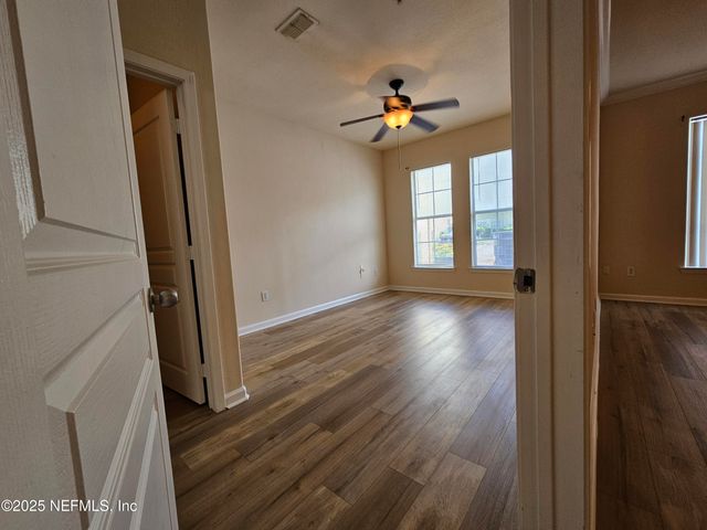 8290 GATE Parkway 806, Jacksonville, FL 32216