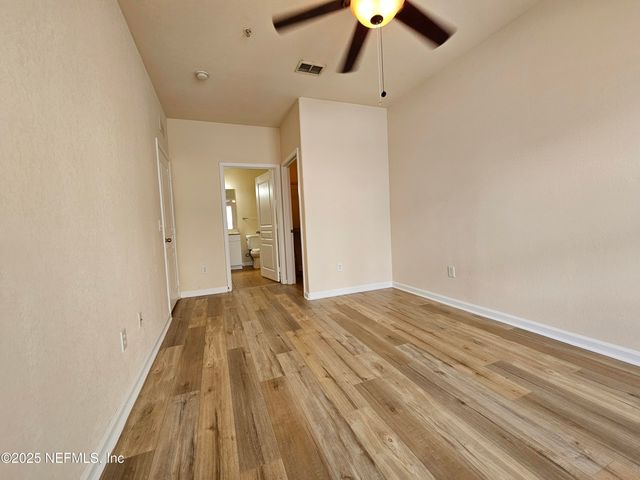 8290 GATE Parkway 806, Jacksonville, FL 32216