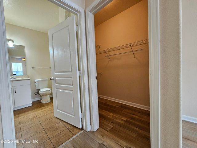 8290 GATE Parkway 806, Jacksonville, FL 32216