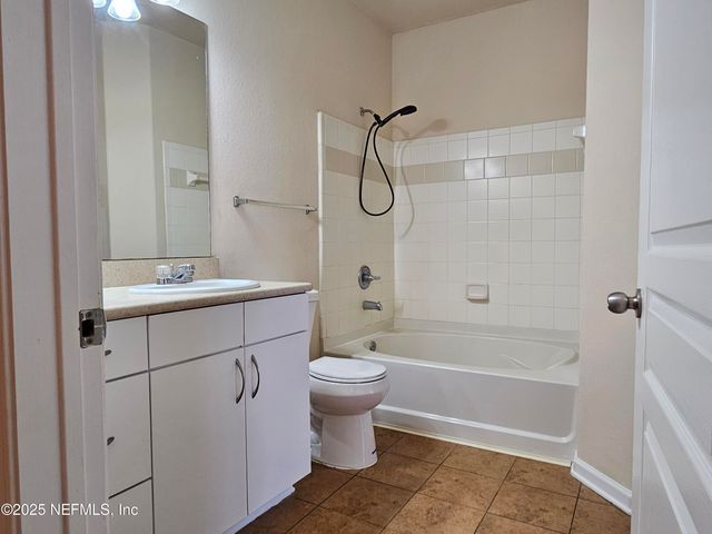 8290 GATE Parkway 806, Jacksonville, FL 32216