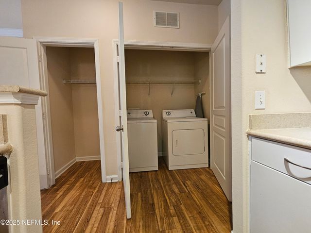 8290 GATE Parkway 806, Jacksonville, FL 32216