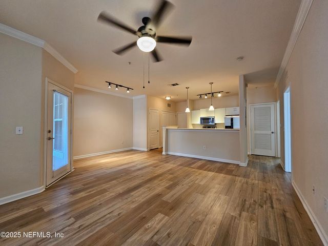 8290 GATE Parkway 806, Jacksonville, FL 32216