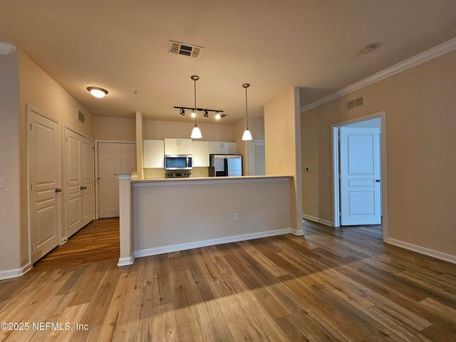 8290 GATE Parkway 806, Jacksonville, FL 32216