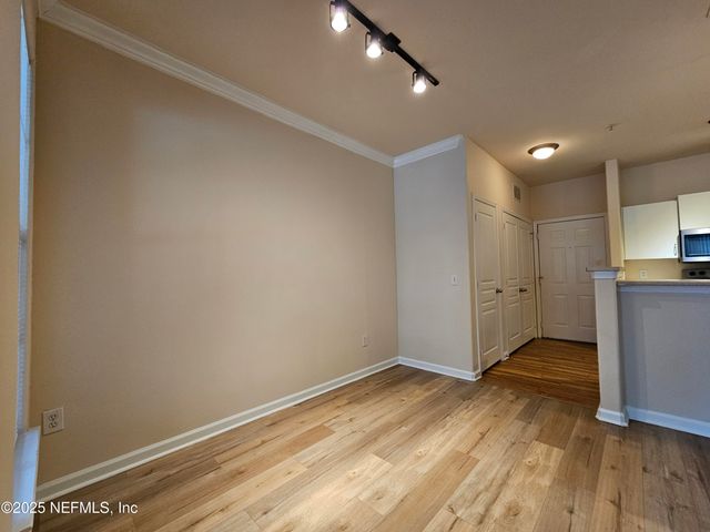 8290 GATE Parkway 806, Jacksonville, FL 32216