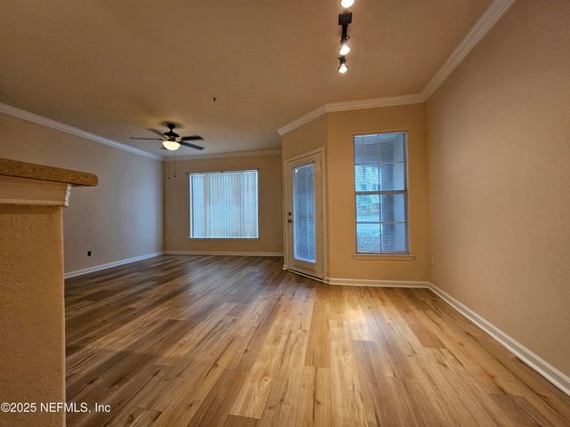 8290 GATE Parkway 806, Jacksonville, FL 32216