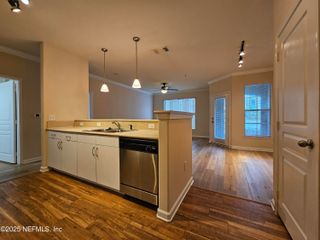 8290 GATE Parkway 806, Jacksonville, FL 32216