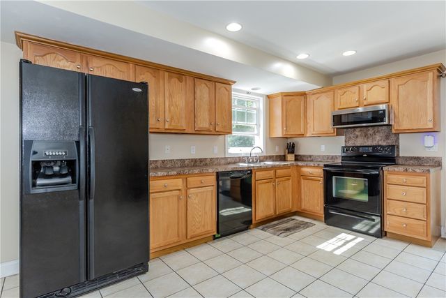18 Willis Street 18, Cranston, RI 02910