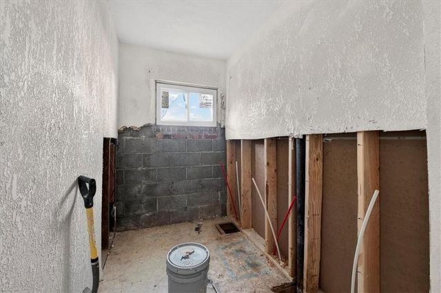 914 E South Avenue, Independence, MO 64050