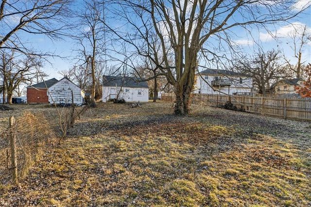 914 E South Avenue, Independence, MO 64050