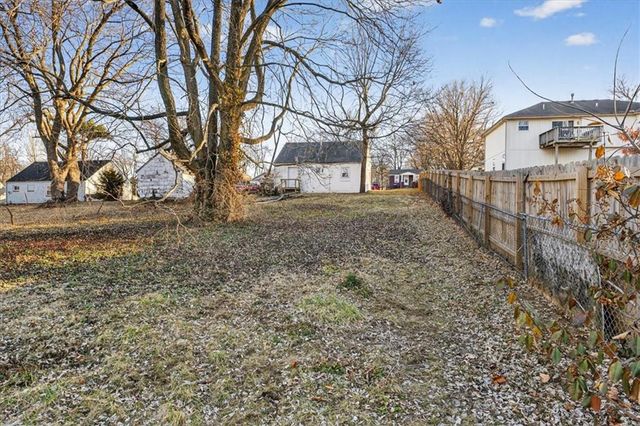 914 E South Avenue, Independence, MO 64050