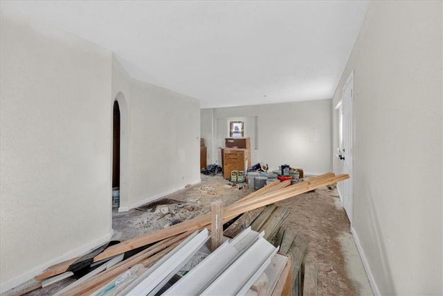 914 E South Avenue, Independence, MO 64050