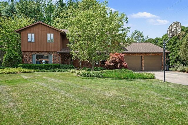 2616 Oakbrook Drive, Saint Joseph, MI 49085