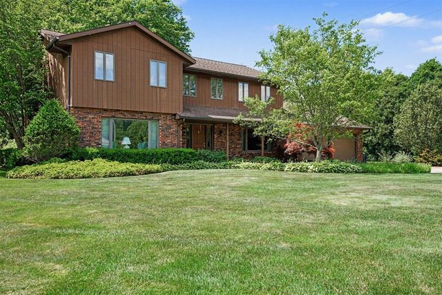 2616 Oakbrook Drive, Saint Joseph, MI 49085