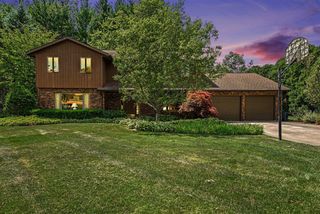 2616 Oakbrook Drive, Saint Joseph, MI 49085