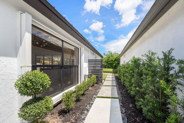 11152 HIGHLAND Circle, Boca Raton, FL 33428
