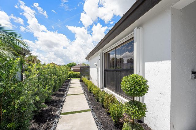 11152 HIGHLAND Circle, Boca Raton, FL 33428