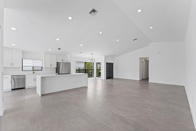 11152 HIGHLAND Circle, Boca Raton, FL 33428