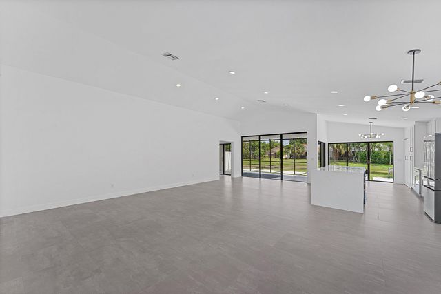 11152 HIGHLAND Circle, Boca Raton, FL 33428