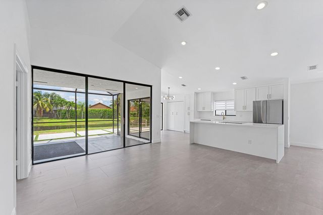 11152 HIGHLAND Circle, Boca Raton, FL 33428