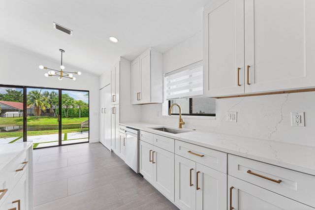 11152 HIGHLAND Circle, Boca Raton, FL 33428