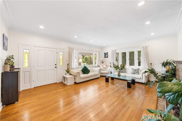 35 W State, Pasadena, CA 91105