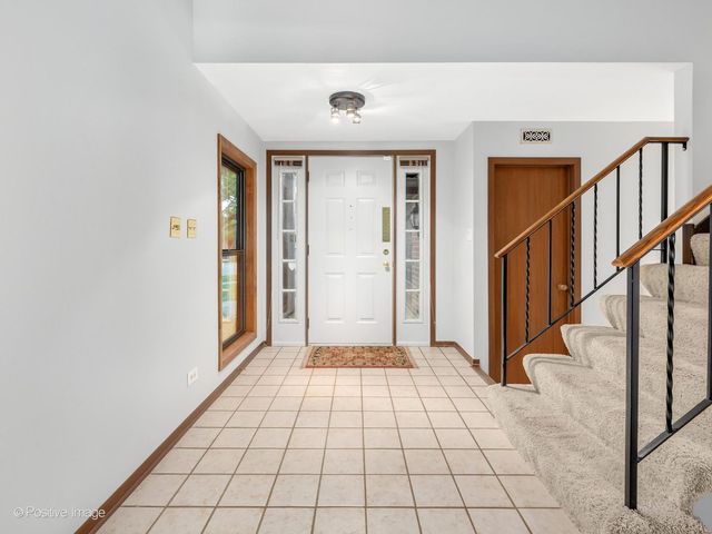 131 White Birch Lane, Westmont, IL 60559