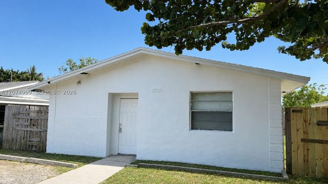 2250 NW 4th Ct, Pompano Beach, FL 33069
