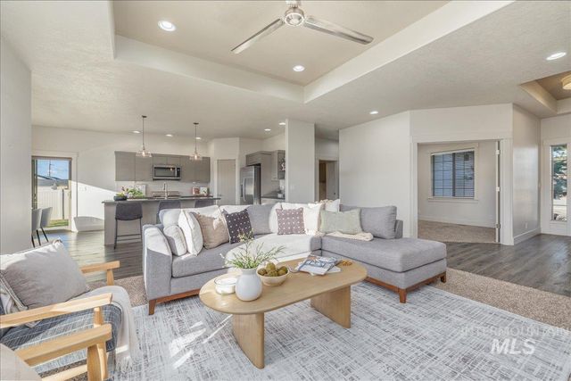 2415 W Sheridan Ave, Nampa, ID 83686