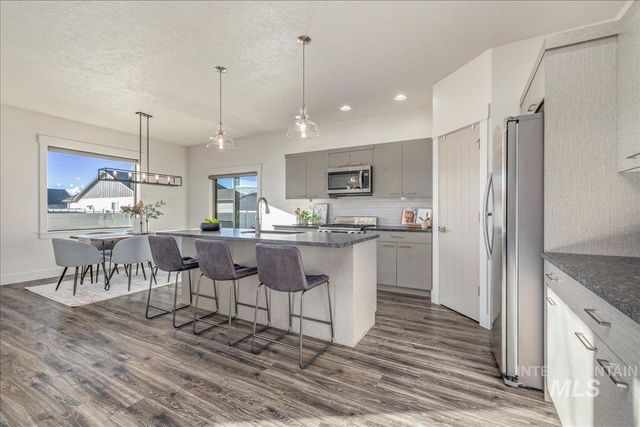 2415 W Sheridan Ave, Nampa, ID 83686