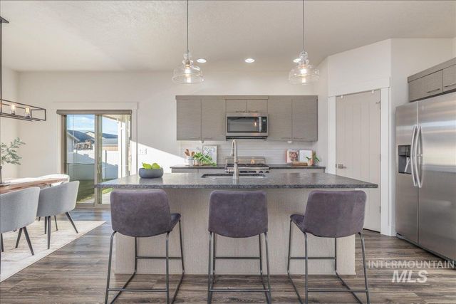 2415 W Sheridan Ave, Nampa, ID 83686