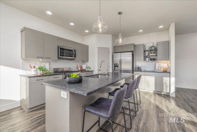 2415 W Sheridan Ave, Nampa, ID 83686