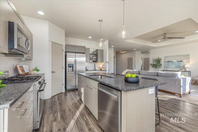 2415 W Sheridan Ave, Nampa, ID 83686