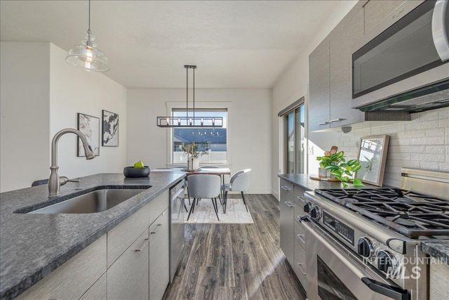 2415 W Sheridan Ave, Nampa, ID 83686