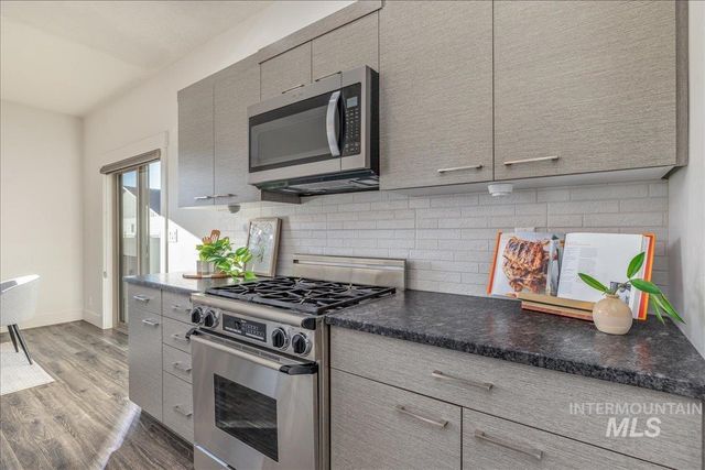 2415 W Sheridan Ave, Nampa, ID 83686