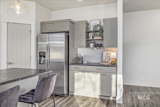 2415 W Sheridan Ave, Nampa, ID 83686