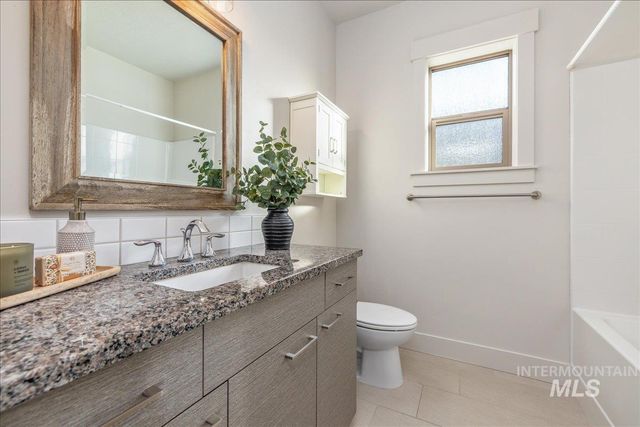 2415 W Sheridan Ave, Nampa, ID 83686