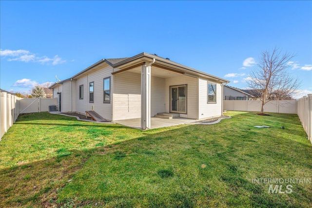 2415 W Sheridan Ave, Nampa, ID 83686