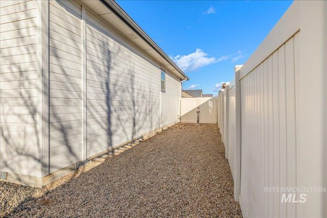 2415 W Sheridan Ave, Nampa, ID 83686