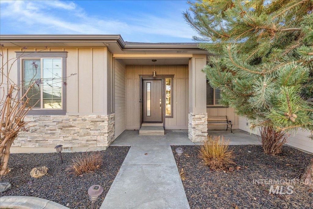 2415 W Sheridan Ave, Nampa, ID 83686