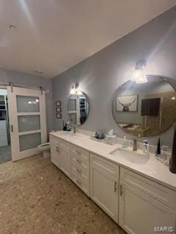 630 Emerson Road 104, Creve Coeur, MO 63141