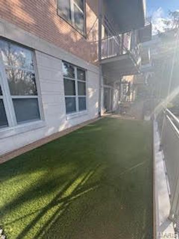 630 Emerson Road 104, Creve Coeur, MO 63141