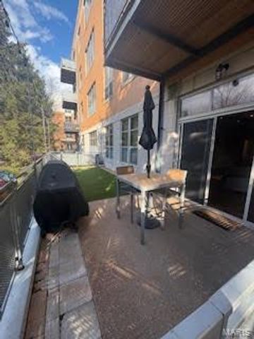 630 Emerson Road 104, Creve Coeur, MO 63141