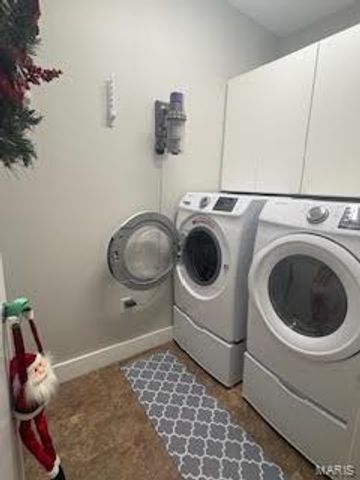 630 Emerson Road 104, Creve Coeur, MO 63141