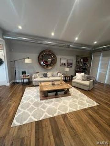 630 Emerson Road 104, Creve Coeur, MO 63141