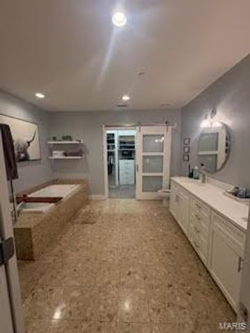 630 Emerson Road 104, Creve Coeur, MO 63141