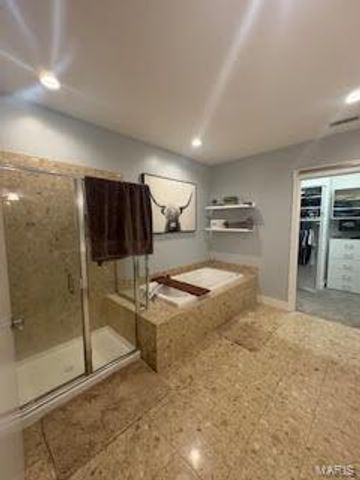 630 Emerson Road 104, Creve Coeur, MO 63141