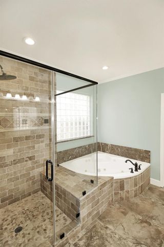 601 Forest Bend Lane, Friendswood, TX 77546