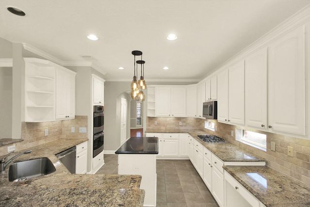 601 Forest Bend Lane, Friendswood, TX 77546