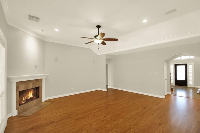 601 Forest Bend Lane, Friendswood, TX 77546