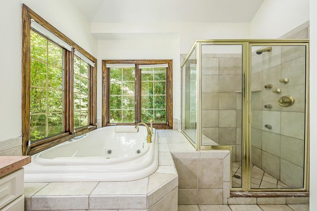 8208 Parker Road, Saline, MI 48176